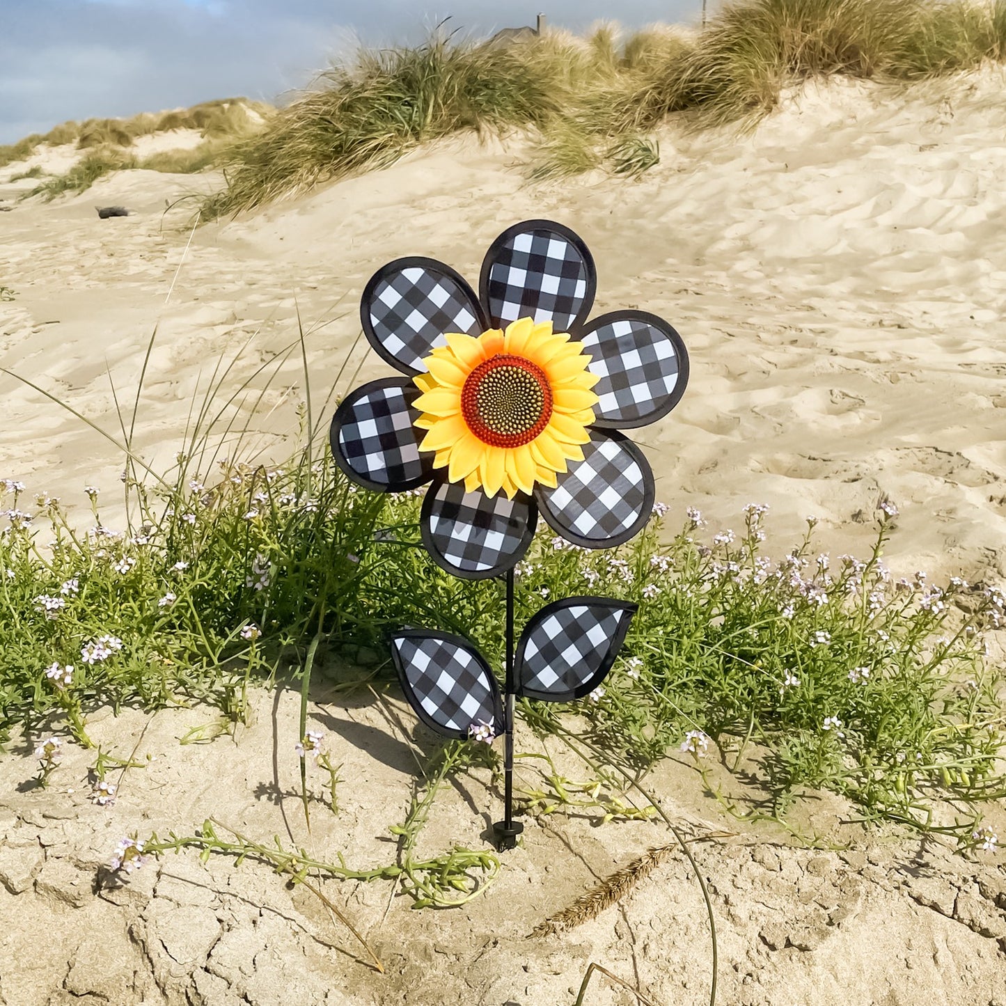 12" Sunflower Spinner w/ Leaves - Gingham