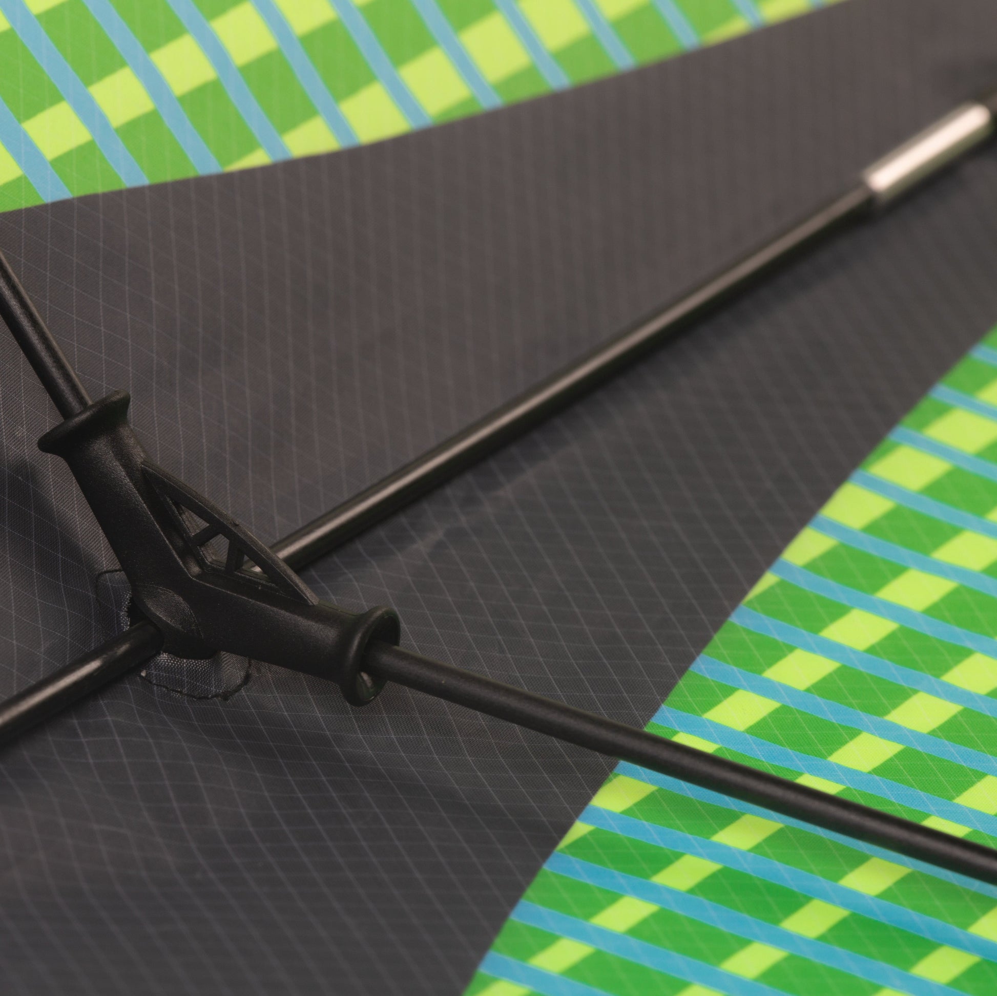 Close-up of Vertex diamond kite with a green and blue patterned background